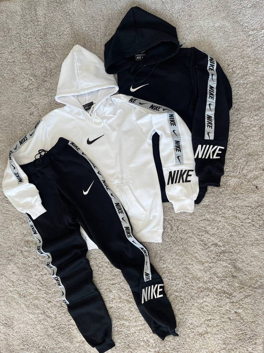 Chándal Nike (Negro o Blanco) "Baja calidad"
