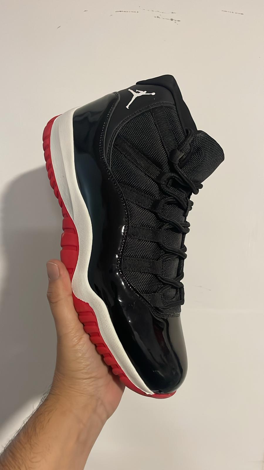 Jordan 11 negras/rojas